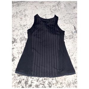 Lululemon pin stripped key hole tank